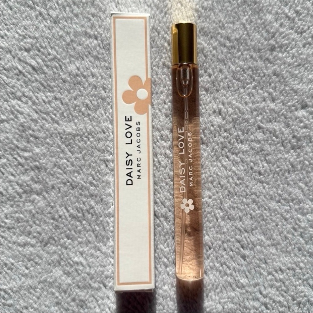2/$50 🌈 NIB Marc Jacobs Daisy Love Travel Size 0.33 oz